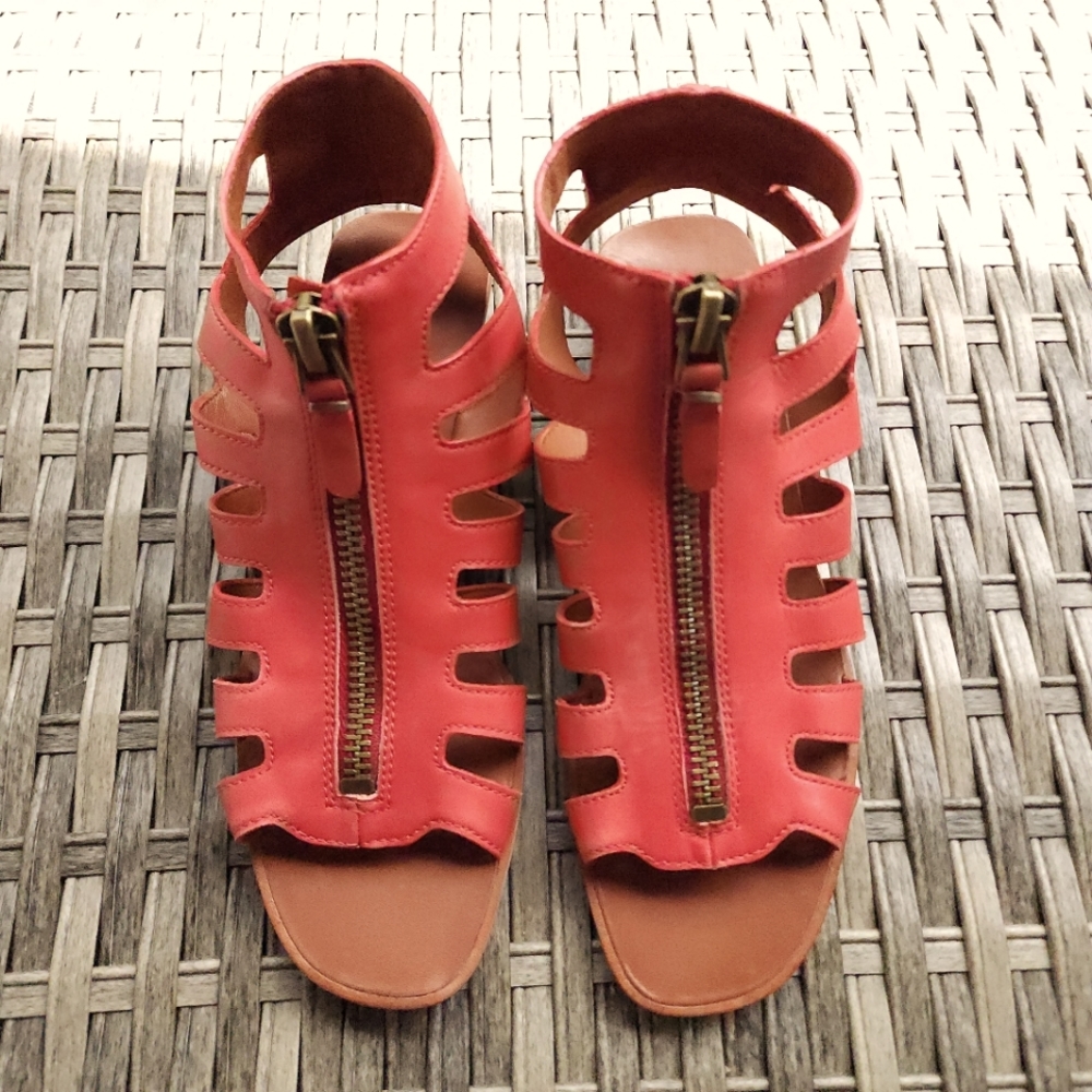 100% SOFT CORAL COLOR LEATHER GLADIATOR SANDALS BY VIA SPIGA ~ SIZE 8 1/2 NWOT